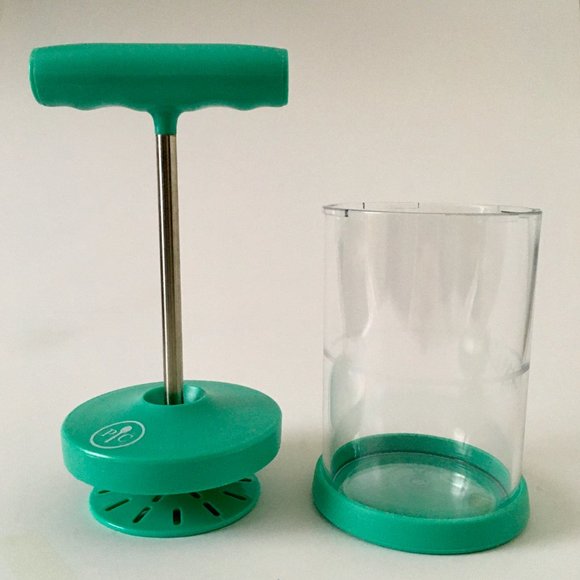 Pampered Chef Whipped Cream Maker and Milk Frother - Picture 2 of 6